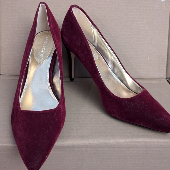 Avery & Sage red velvet pumps 3 inch heel - Picture 3 of 6